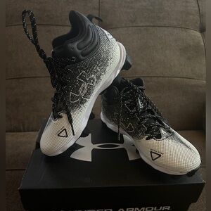 Under Armour Spotlight Kids Cleats Size 3 NWT